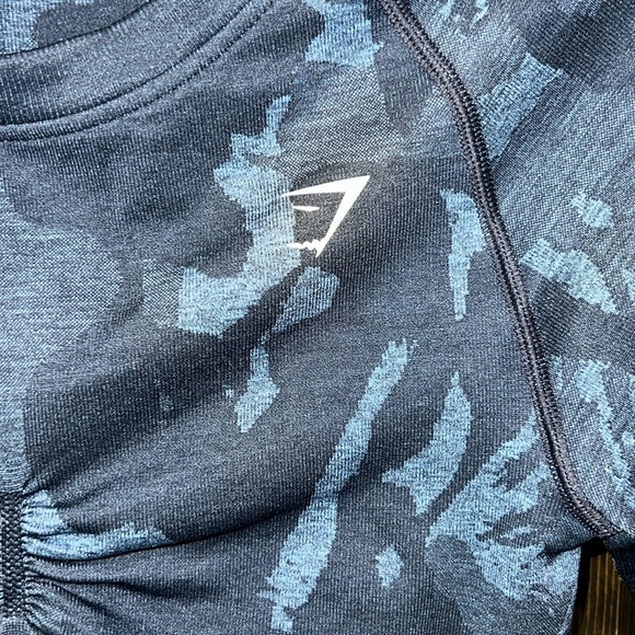 Gymshark Adapt Camo Seamless Crop Top M Blue Long Sleeves Activewear Stretch Gym - Picture 3 of 9